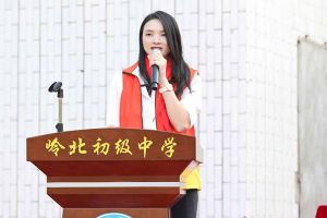 江南(中国)集团陈文舒一行到湛江爱心助学